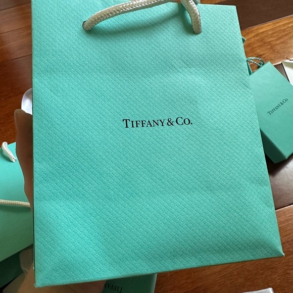 Tiffany - Picture 5 of 5